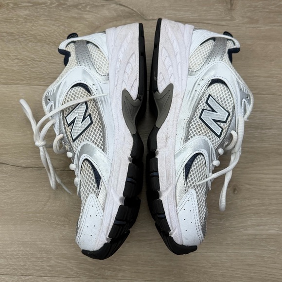 New Balance Gender Inclusive 530 Sneaker in White - Picture 4 of 12